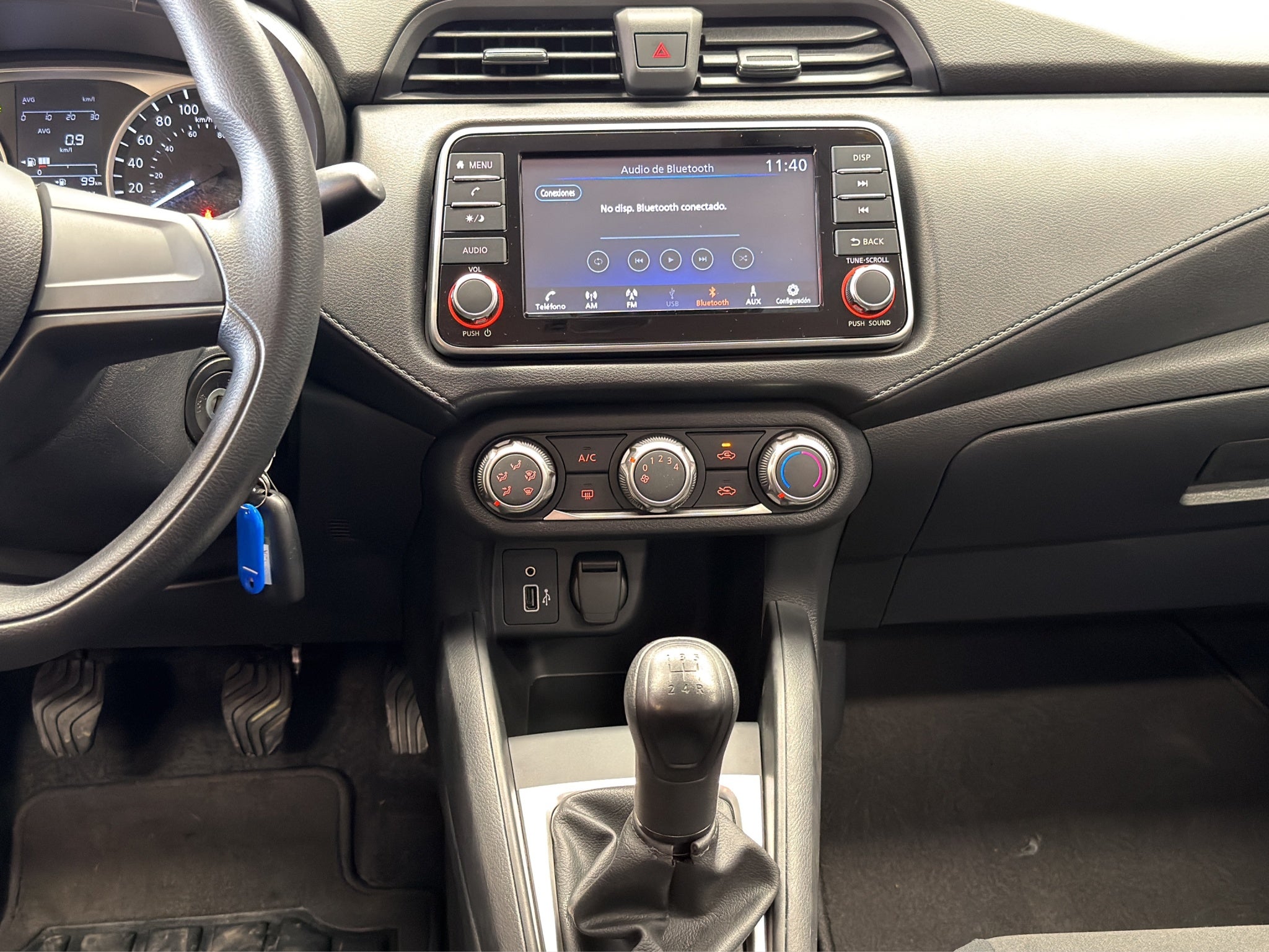 2024 Nissan Versa 4 pts. Sense, TM5, a/ac., R-15