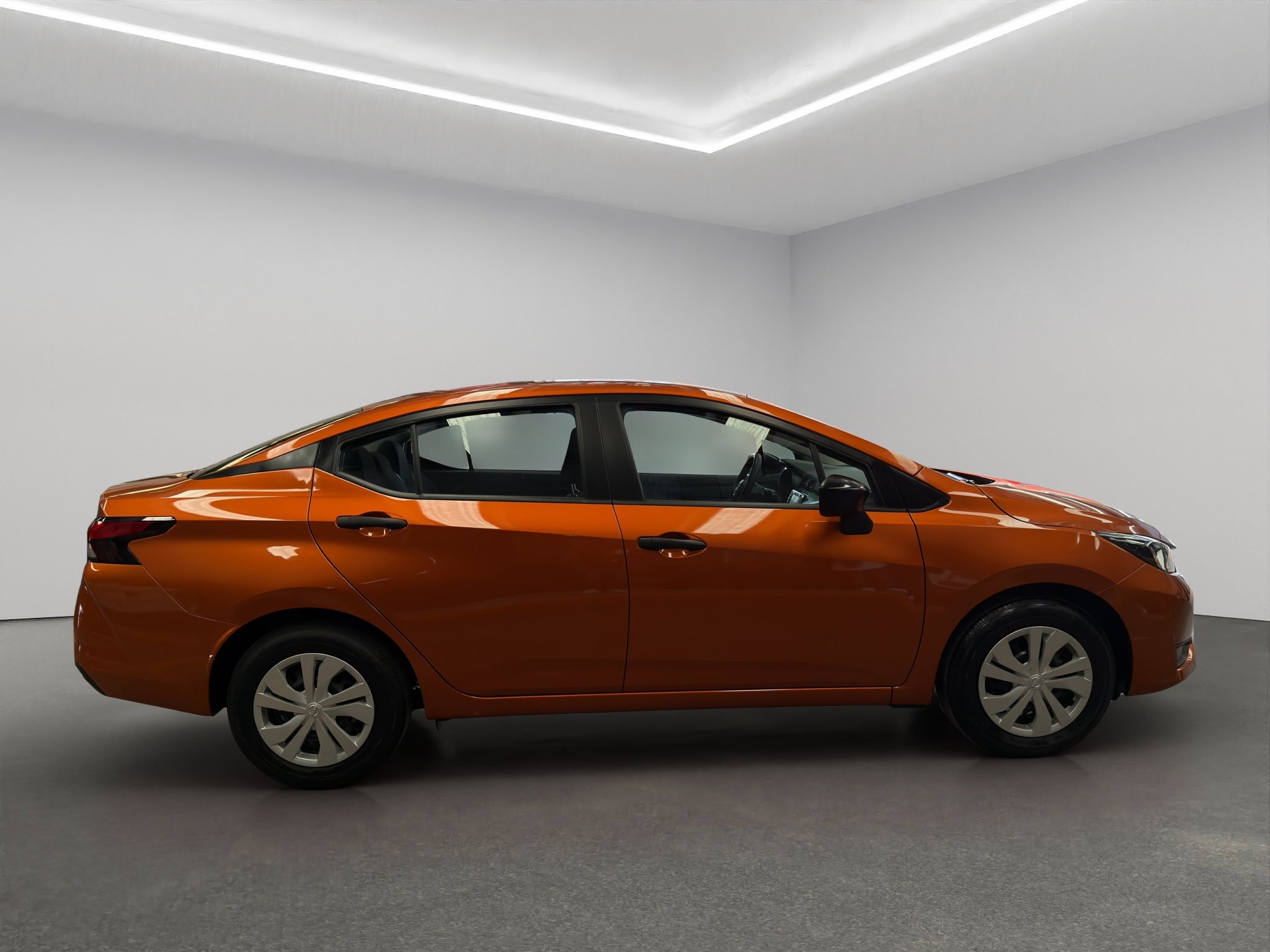 2024 Nissan Versa 4 pts. Sense, TM5, a/ac., R-15