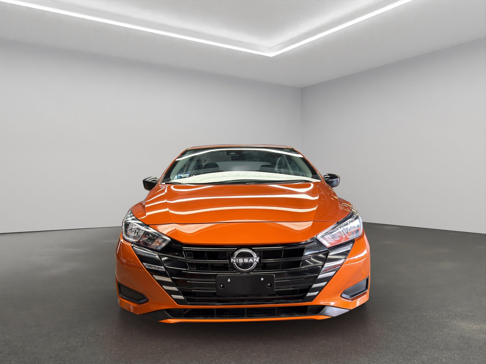 2024 Nissan Versa 4 pts. Sense, TM5, a/ac., R-15