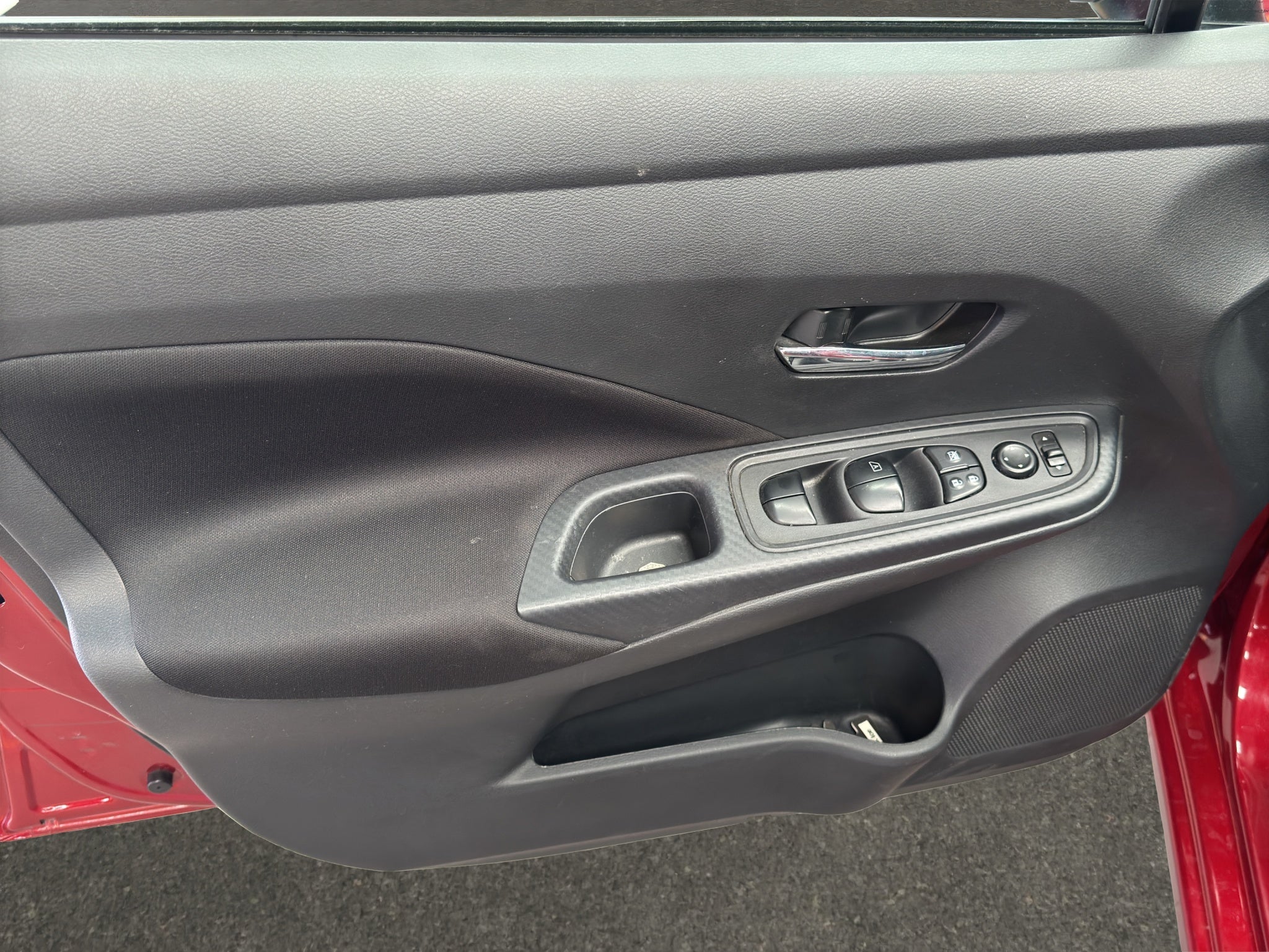 2024 Nissan Versa 4 pts. Advance, CVT, a/ac., f. niebla, RA-16