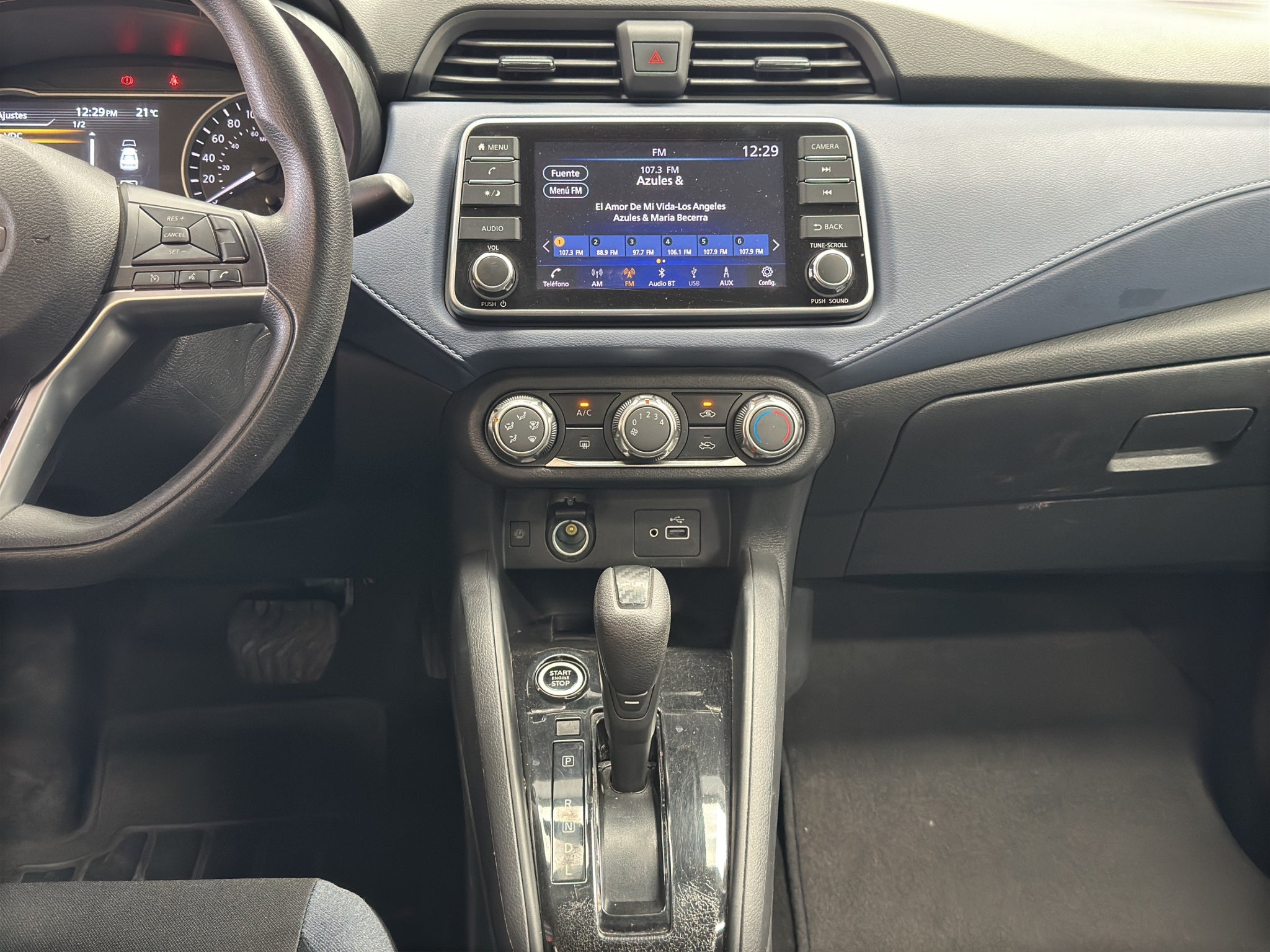 2024 Nissan Versa 4 pts. Advance, CVT, a/ac., f. niebla, RA-16