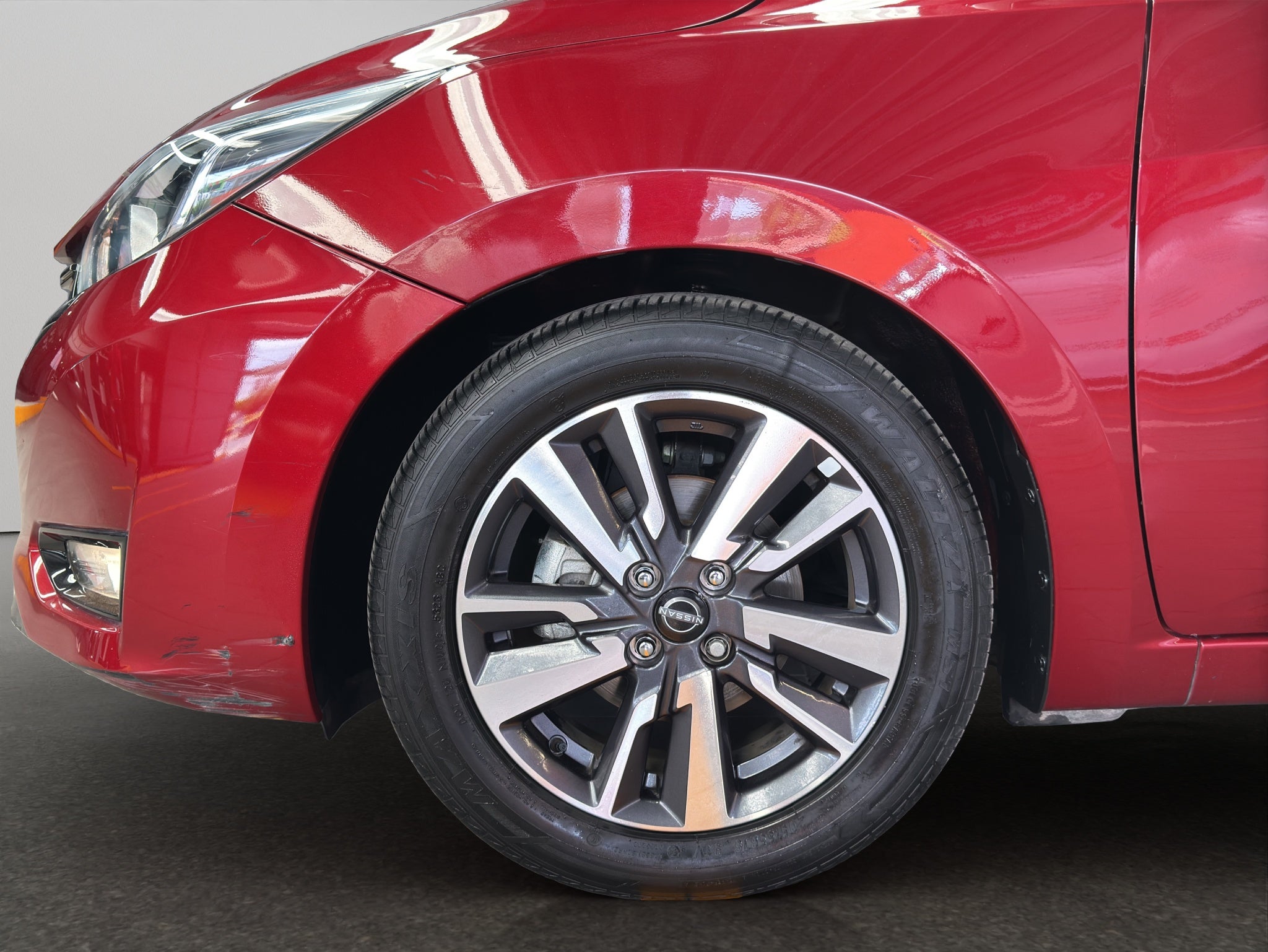 2024 Nissan Versa 4 pts. Advance, CVT, a/ac., f. niebla, RA-16