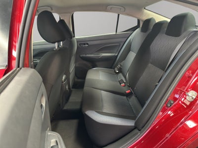 2024 Nissan Versa 4 pts. Advance, CVT, a/ac., f. niebla, RA-16