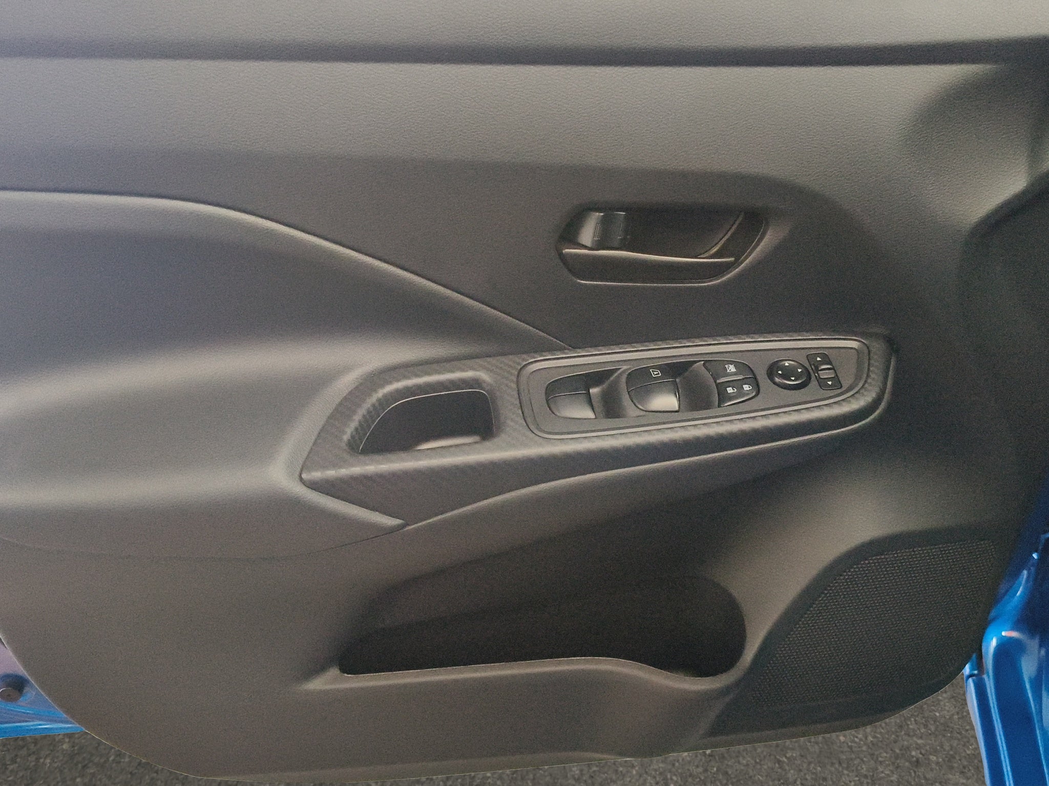 2025 Nissan Versa 4 pts. Sense, CVT, a/ac., R-15 (línea anterior)
