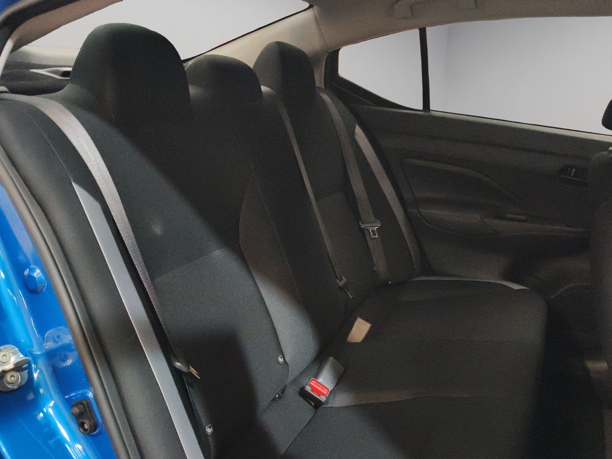 2025 Nissan Versa 4 pts. Sense, CVT, a/ac., R-15 (línea anterior)