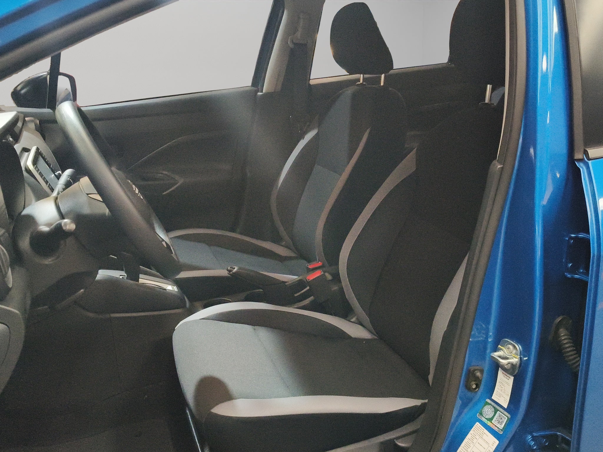 2025 Nissan Versa 4 pts. Sense, CVT, a/ac., R-15 (línea anterior)