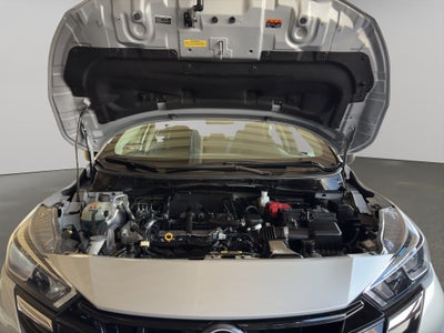 2025 Nissan Versa 4 pta. Sense, CVT, a/ac., R-15