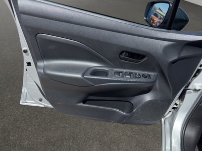 2025 Nissan Versa 4 pta. Sense, CVT, a/ac., R-15