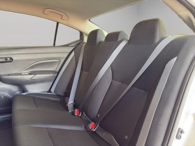 2025 Nissan Versa 4 pta. Sense, CVT, a/ac., R-15