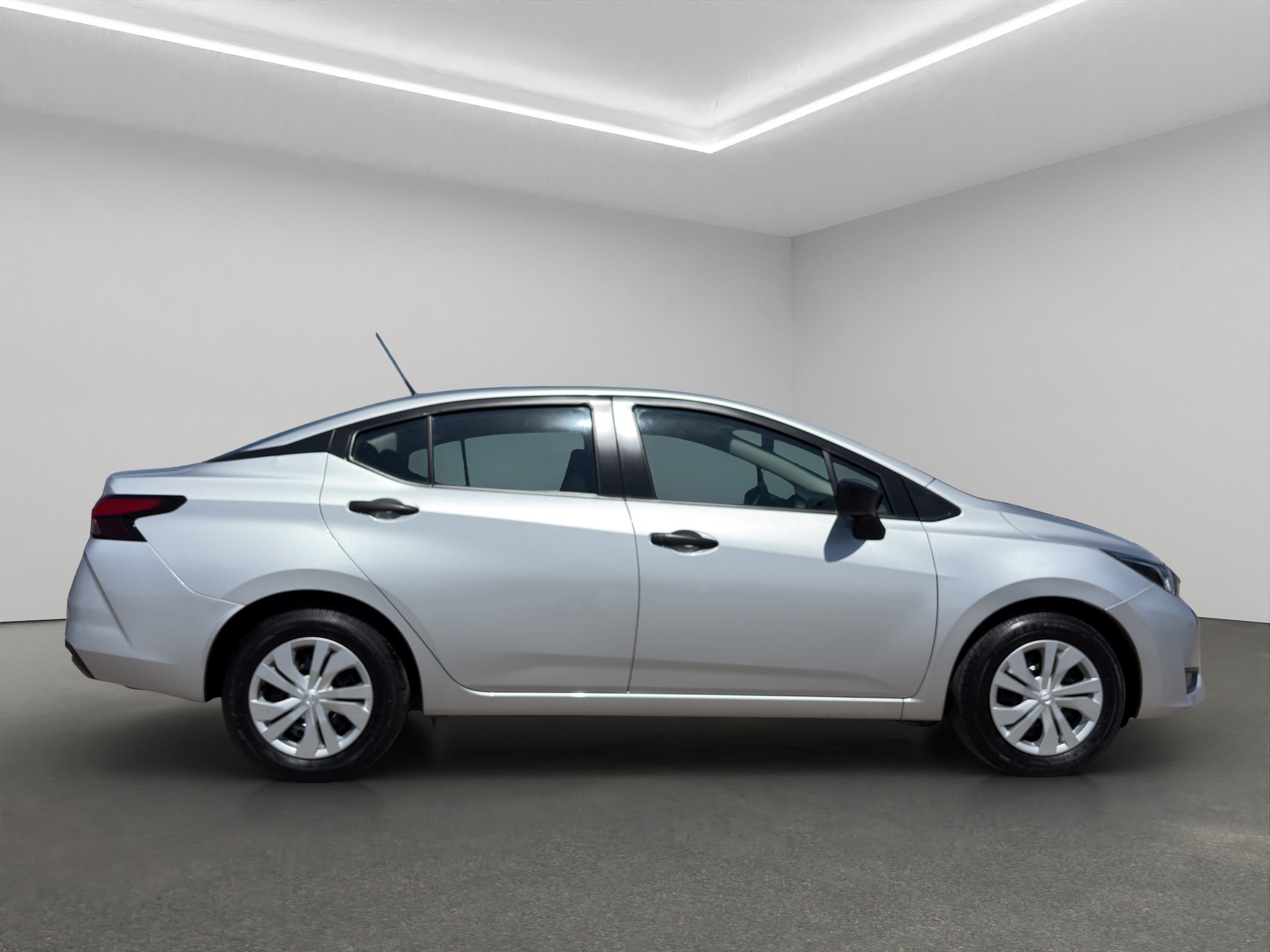 2025 Nissan Versa 4 pta. Sense, CVT, a/ac., R-15