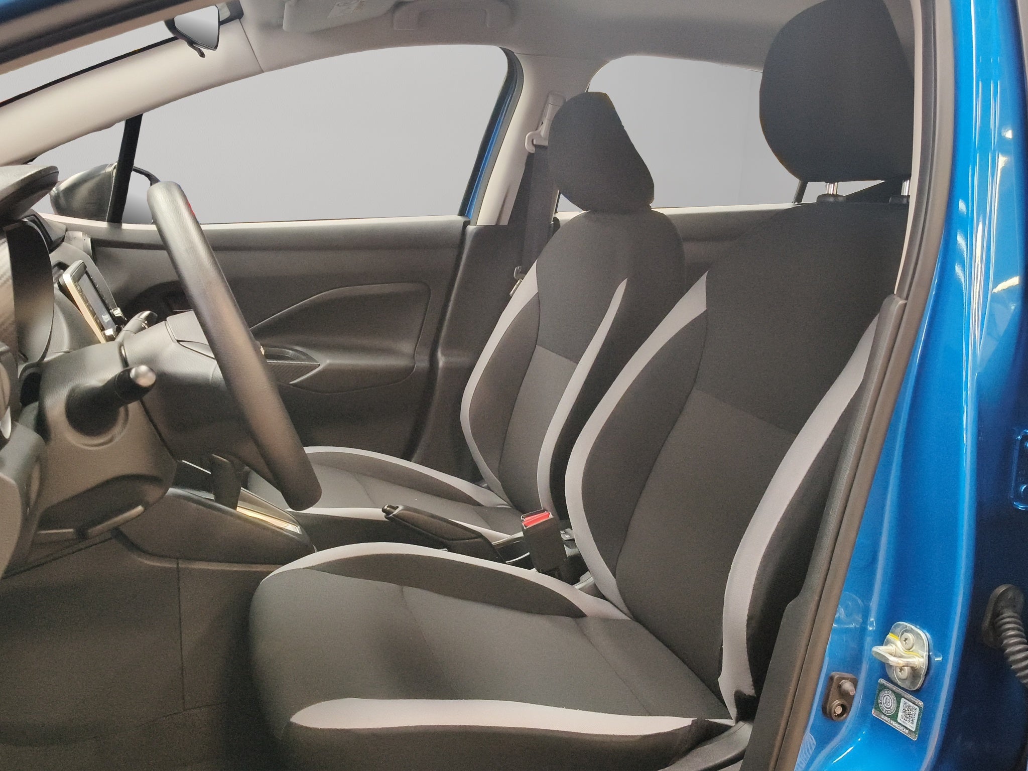 2025 Nissan Versa 4 pts. Sense, CVT, a/ac., R-15 (línea anterior)
