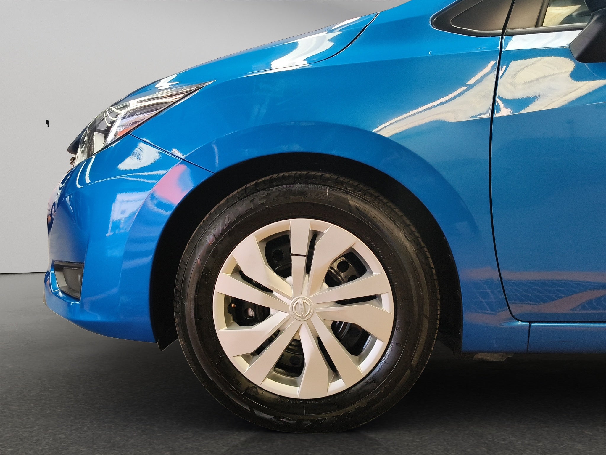 2025 Nissan Versa 4 pts. Sense, CVT, a/ac., R-15 (línea anterior)
