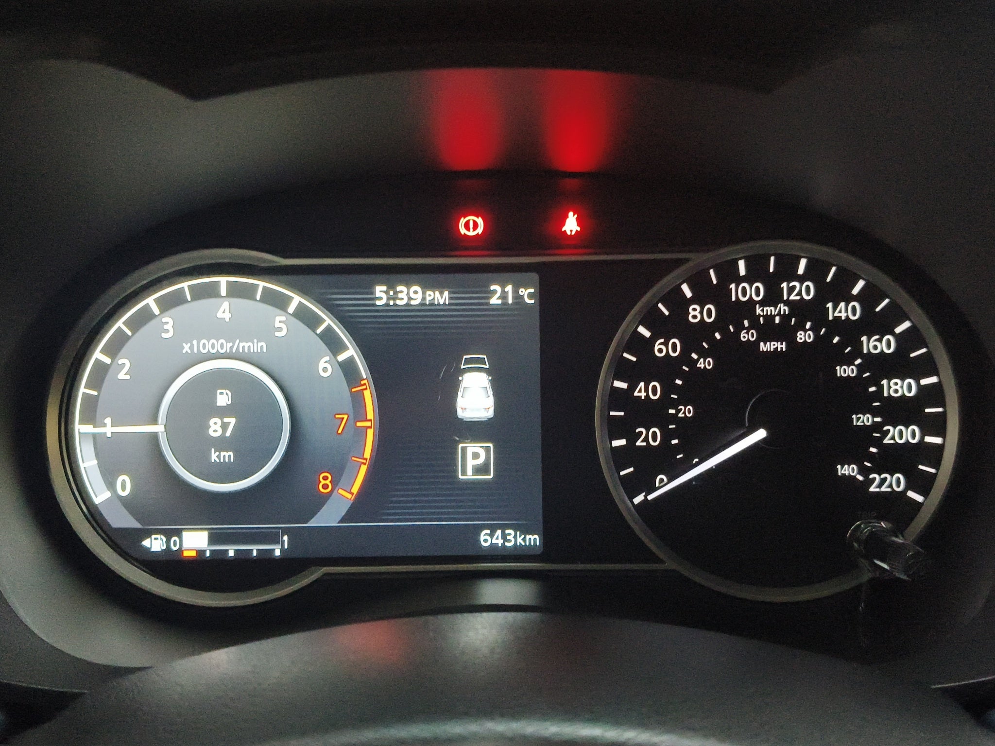 2025 Nissan Versa 4 pts. Advance, CVT, a/ac., f. niebla, RA-16 (línea anterior)