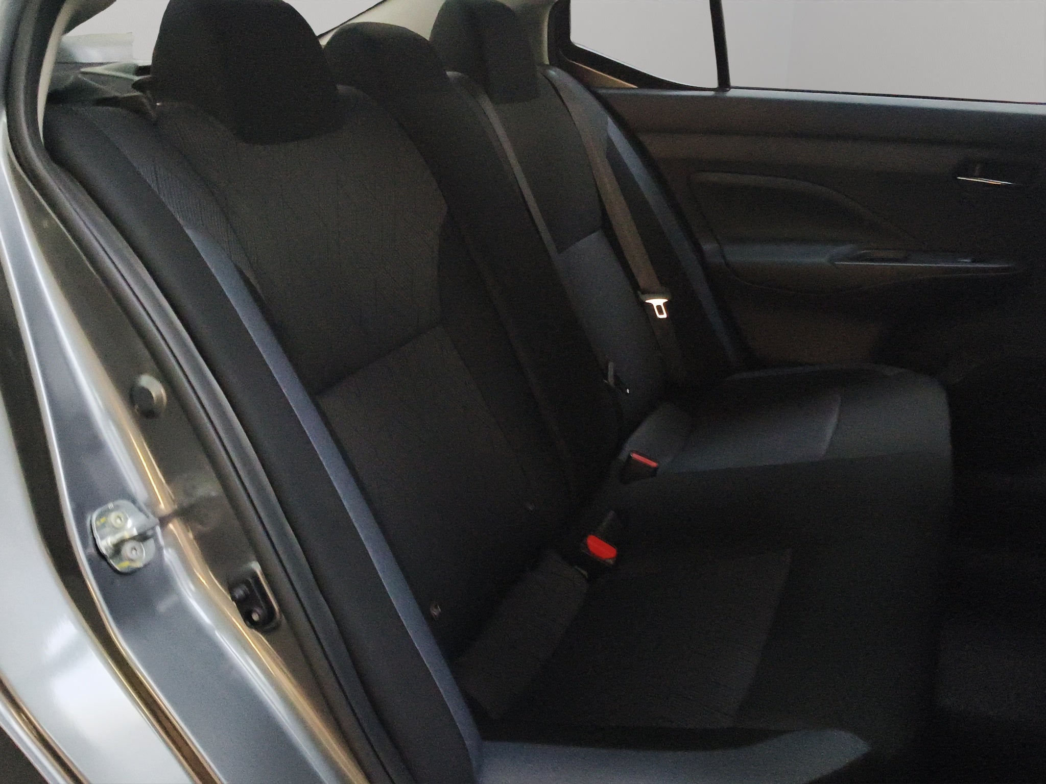 2025 Nissan Versa 4 pts. Advance, CVT, a/ac., f. niebla, RA-16 (línea anterior)