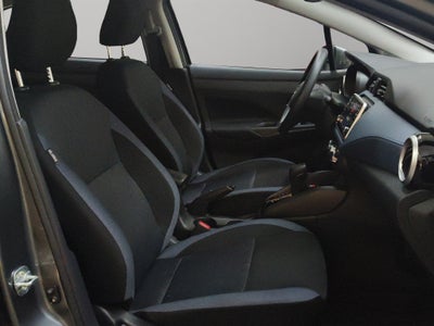 2025 Nissan Versa 4 pts. Advance, CVT, a/ac., f. niebla, RA-16 (línea anterior)