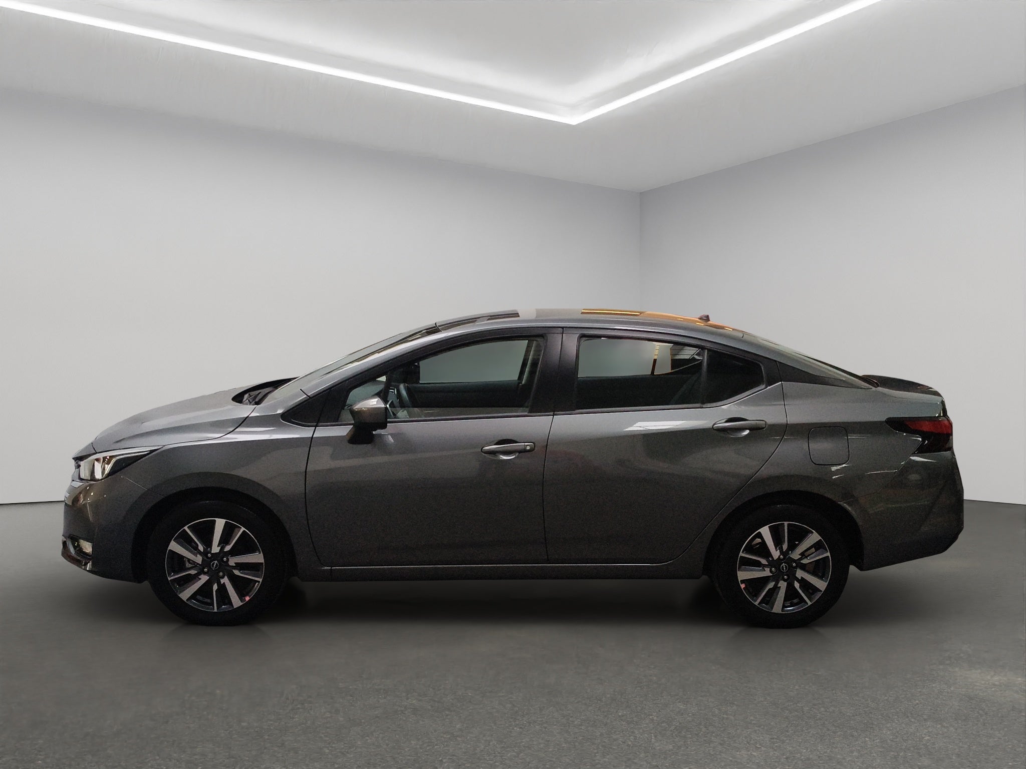 2025 Nissan Versa 4 pts. Advance, CVT, a/ac., f. niebla, RA-16 (línea anterior)