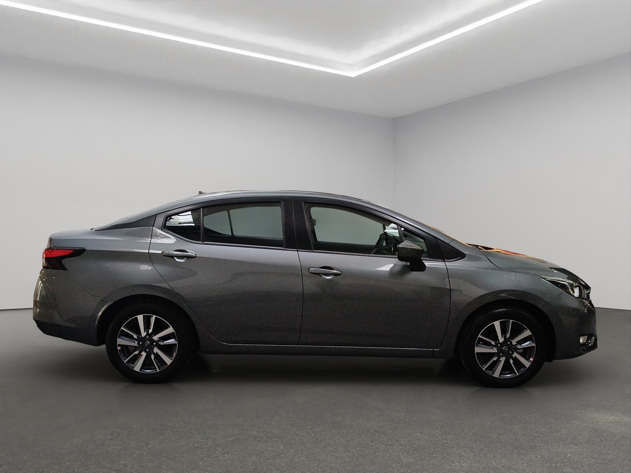 2025 Nissan Versa 4 pts. Advance, CVT, a/ac., f. niebla, RA-16 (línea anterior)