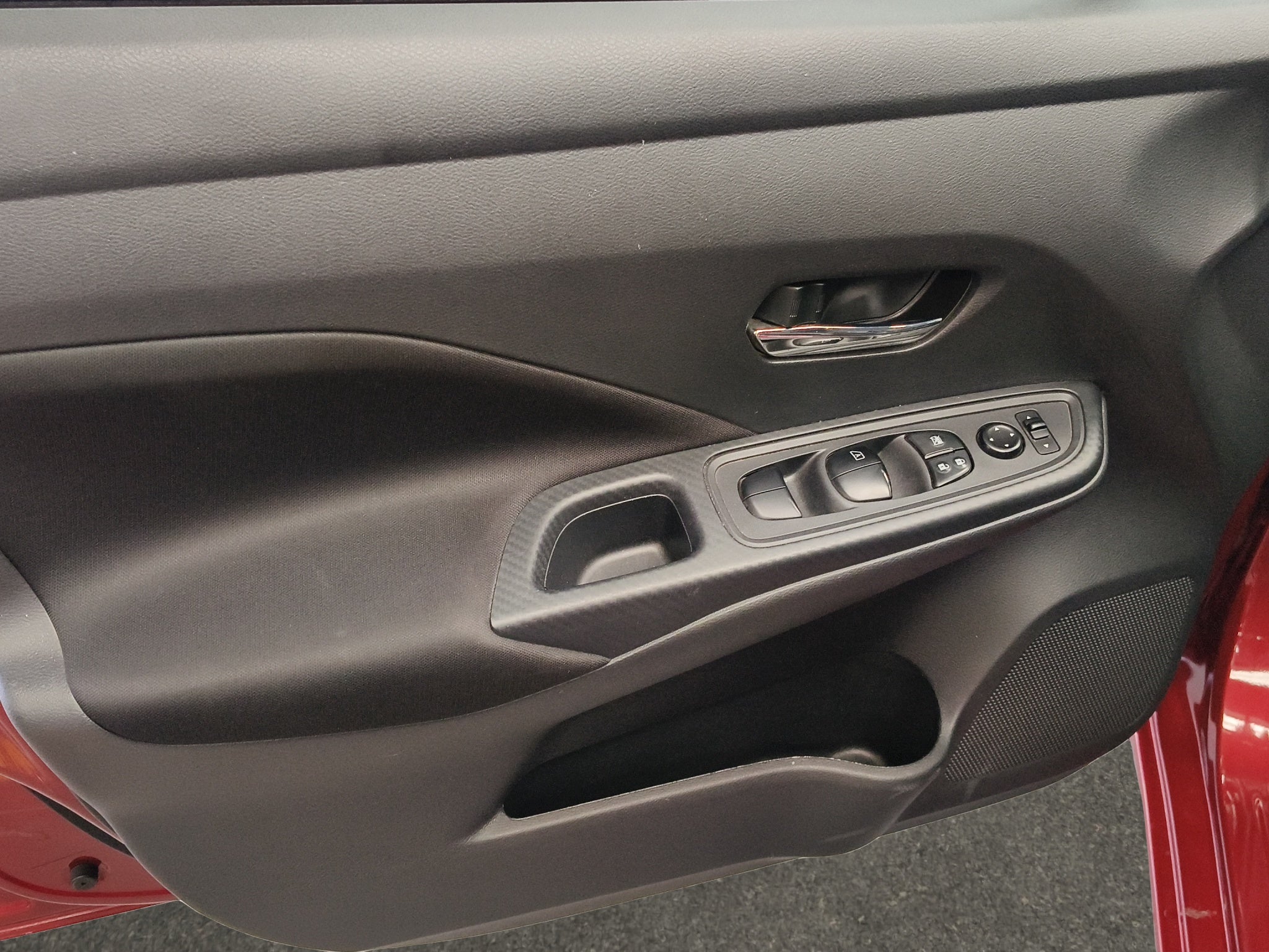 2022 Nissan Versa 4 pts. Advance, CVT, a/ac., VE, f. niebla, RA-16 (línea anterior)