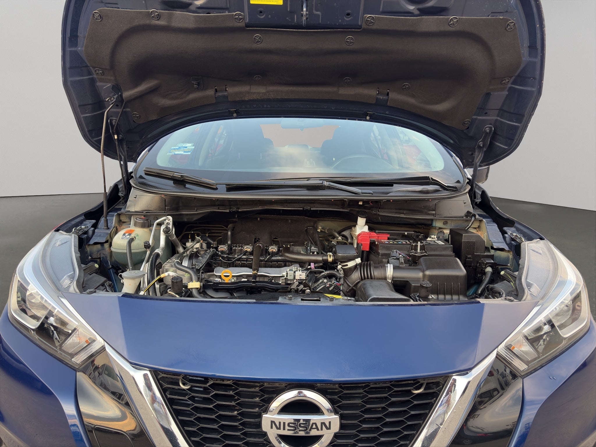 2022 Nissan Versa 4 pts. Advance, CVT, a/ac., VE, f. niebla, RA-16 (línea anterior)