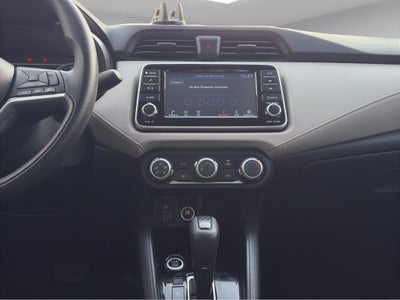 2022 Nissan Versa 4 pts. Advance, CVT, a/ac., VE, f. niebla, RA-16 (línea anterior)