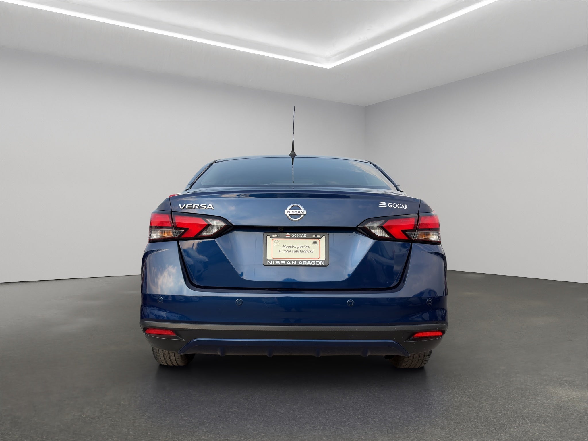 2022 Nissan Versa 4 pts. Advance, CVT, a/ac., VE, f. niebla, RA-16 (línea anterior)