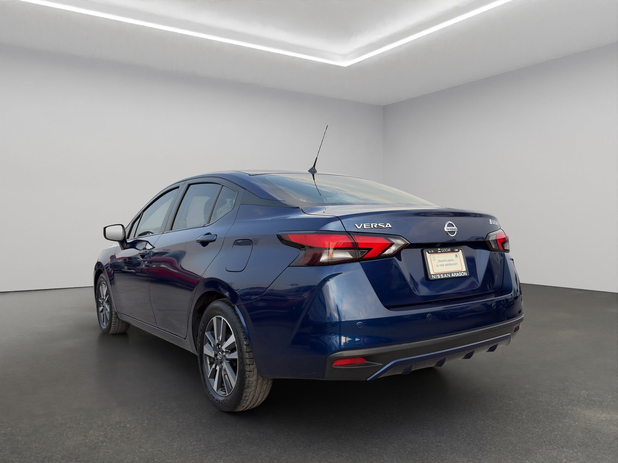 2022 Nissan Versa 4 pts. Advance, CVT, a/ac., VE, f. niebla, RA-16 (línea anterior)