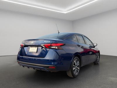 2022 Nissan Versa 4 pts. Advance, CVT, a/ac., VE, f. niebla, RA-16 (línea anterior)