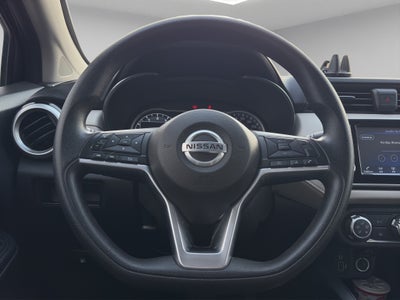 2022 Nissan Versa 4 pts. Advance, CVT, a/ac., VE, f. niebla, RA-16 (línea anterior)