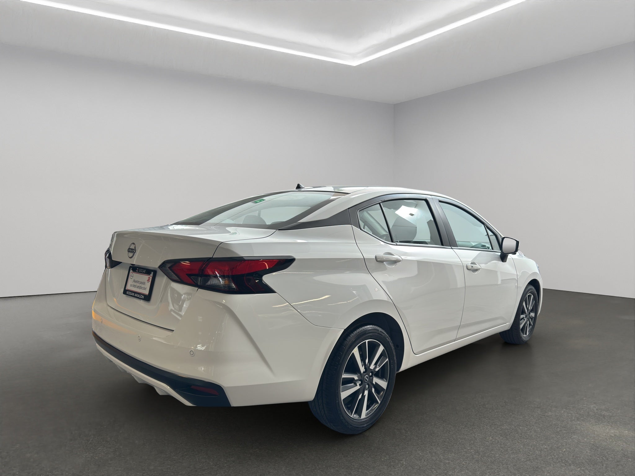 2024 Nissan Versa 4 pts. Advance, CVT, a/ac., f. niebla, RA-16