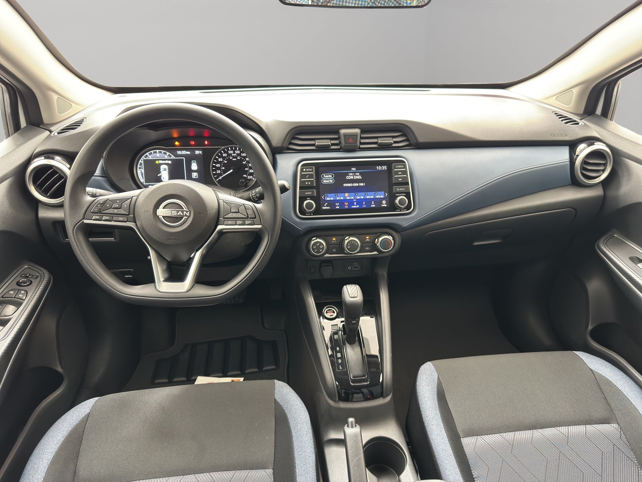 2024 Nissan Versa 4 pts. Advance, CVT, a/ac., f. niebla, RA-16