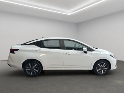 2024 Nissan Versa 4 pts. Advance, CVT, a/ac., f. niebla, RA-16