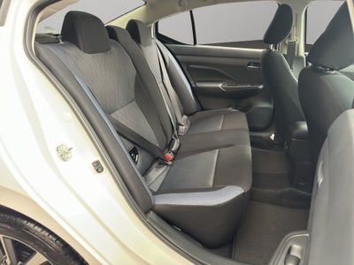 2024 Nissan Versa 4 pts. Advance, CVT, a/ac., f. niebla, RA-16