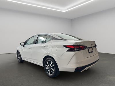 2024 Nissan Versa 4 pts. Advance, CVT, a/ac., f. niebla, RA-16