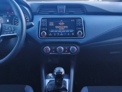 2025 Nissan Versa 4 pts. Advance, TM5, a/ac., f. niebla, RA-16 (línea anterior)