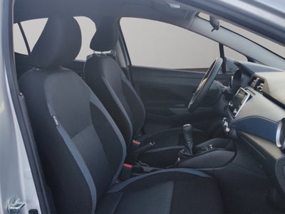 2025 Nissan Versa 4 pts. Advance, TM5, a/ac., f. niebla, RA-16 (línea anterior)