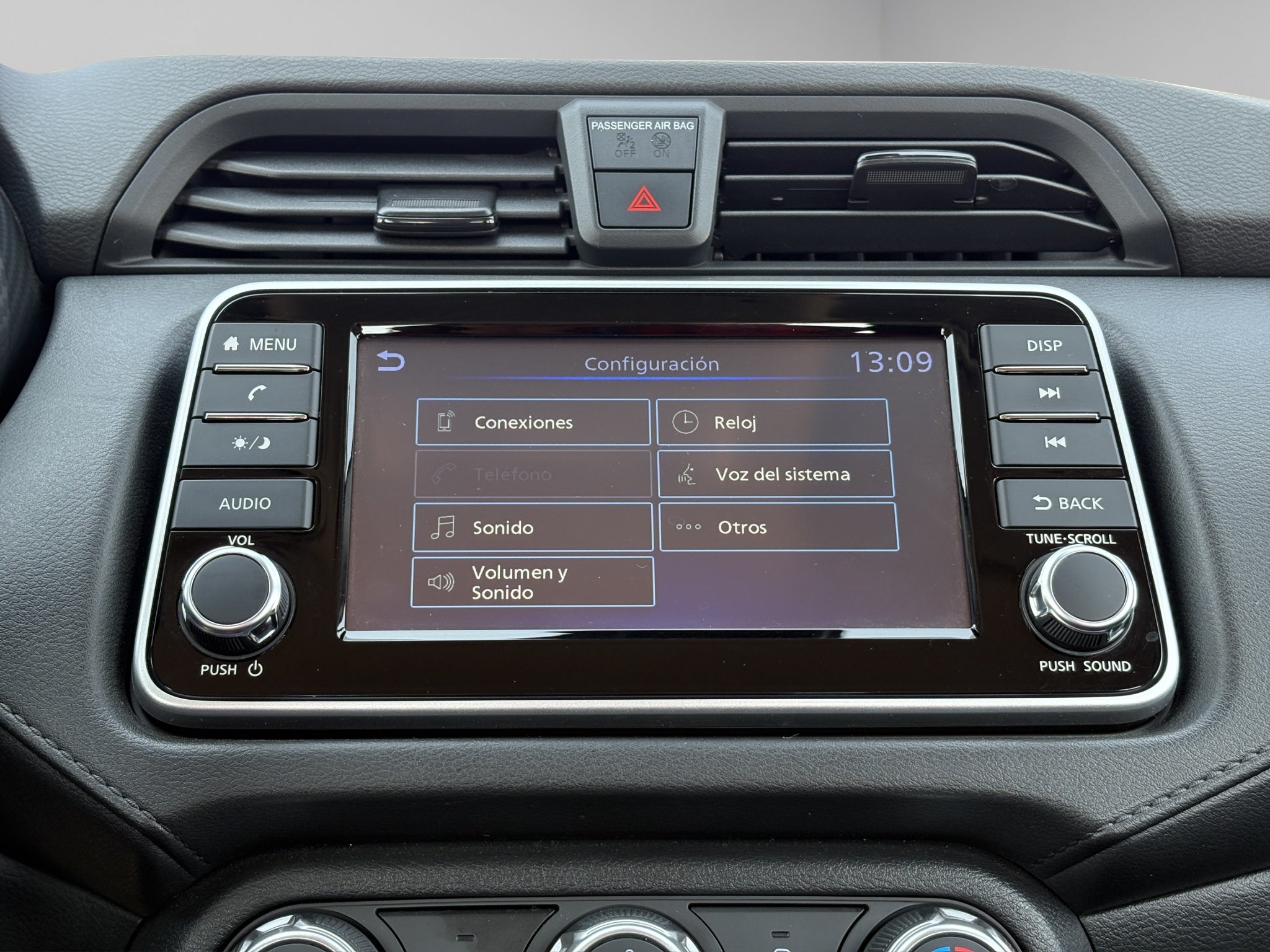 2025 Nissan Versa 4 pts. Sense, CVT, a/ac., R-15