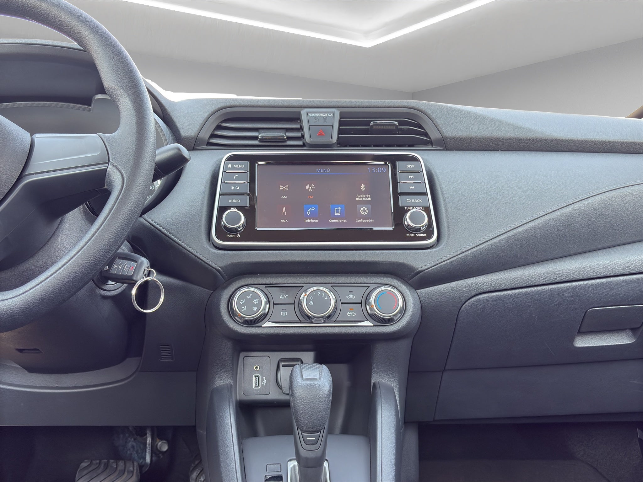 2025 Nissan Versa 4 pts. Sense, CVT, a/ac., R-15