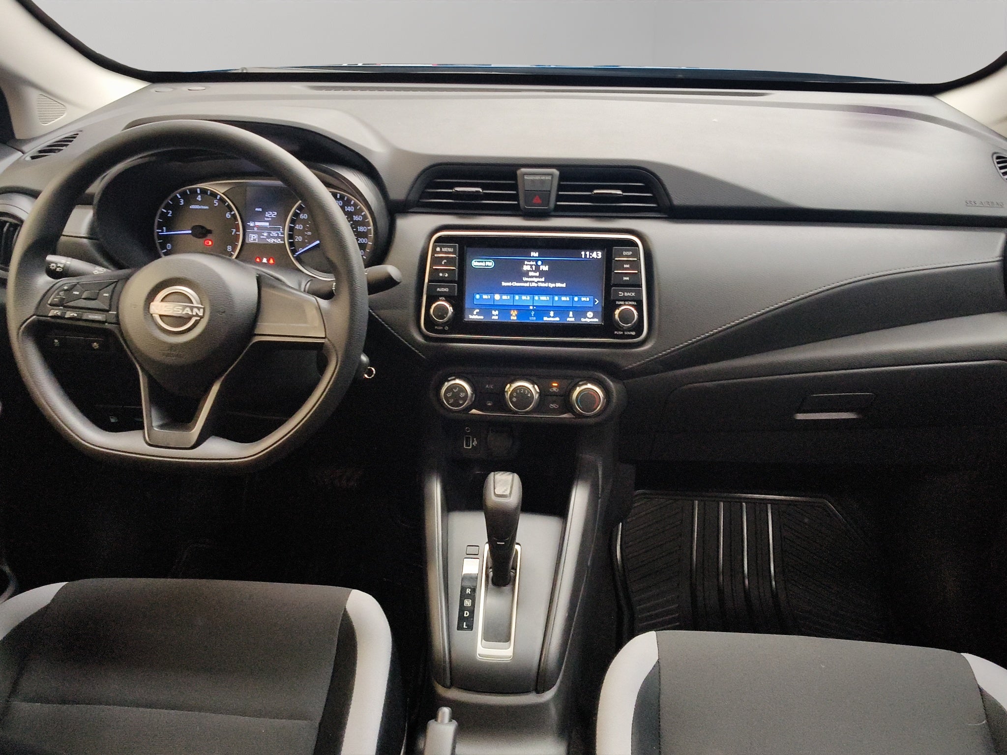 2025 Nissan Versa 4 pts. Sense, CVT, a/ac., R-15 (línea anterior)