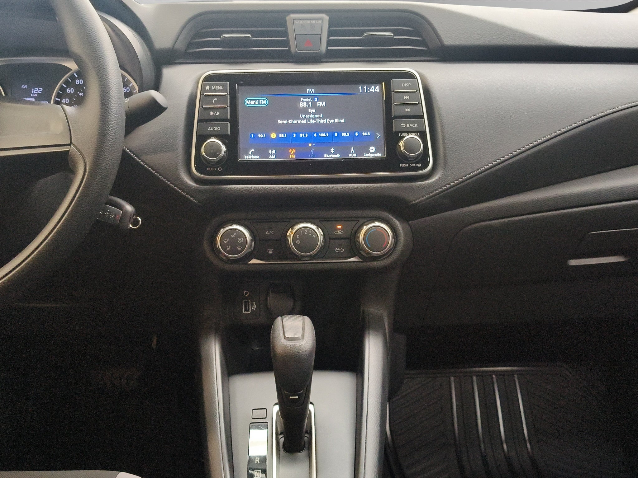 2025 Nissan Versa 4 pts. Sense, CVT, a/ac., R-15 (línea anterior)