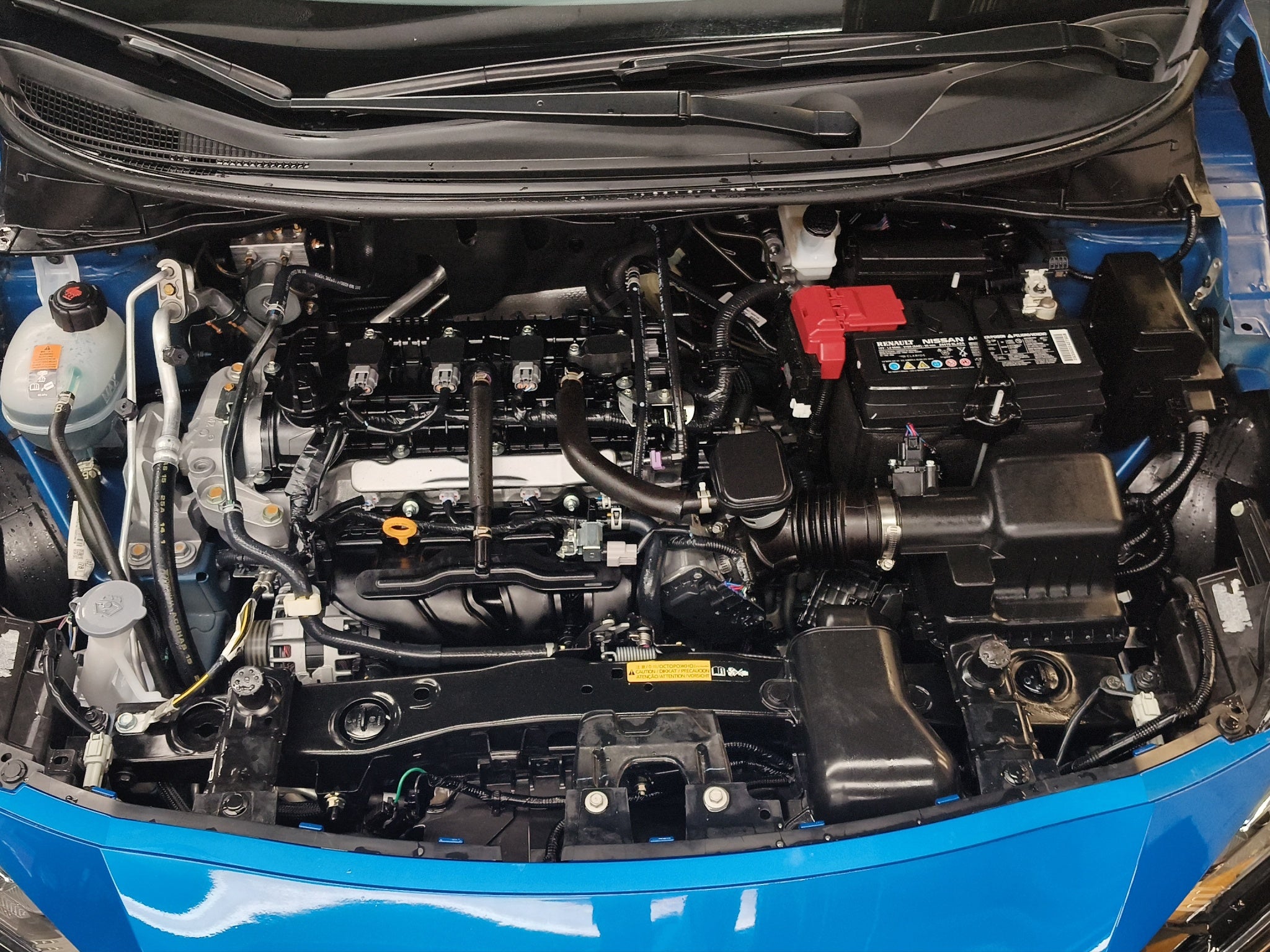 2025 Nissan Versa 4 pts. Sense, CVT, a/ac., R-15 (línea anterior)