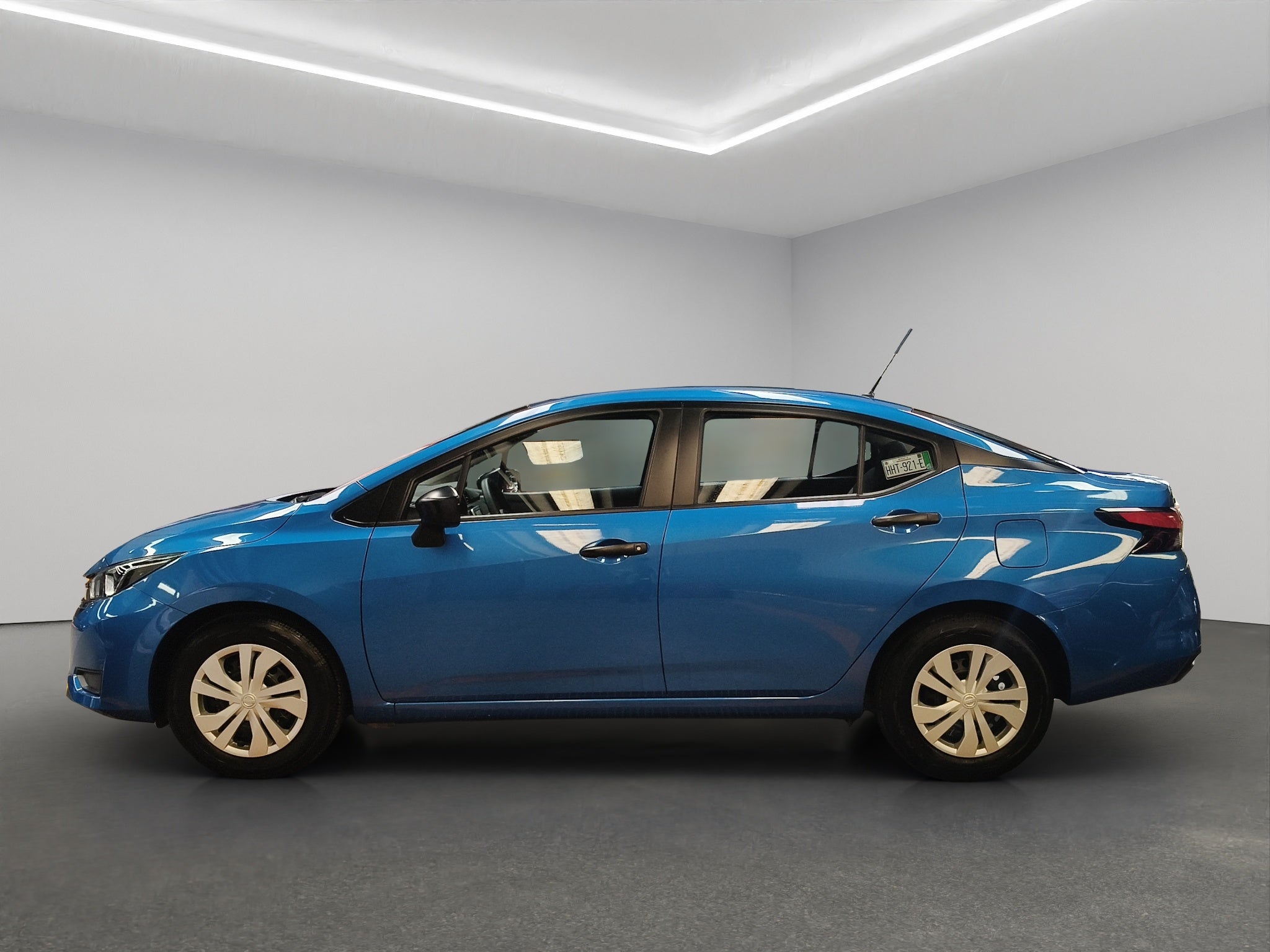 2025 Nissan Versa 4 pts. Sense, CVT, a/ac., R-15 (línea anterior)