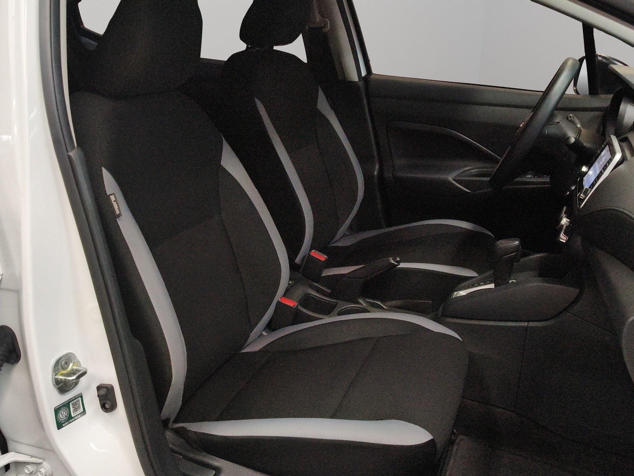 2025 Nissan Versa 4 pts. Sense, CVT, a/ac., R-15 (línea anterior)