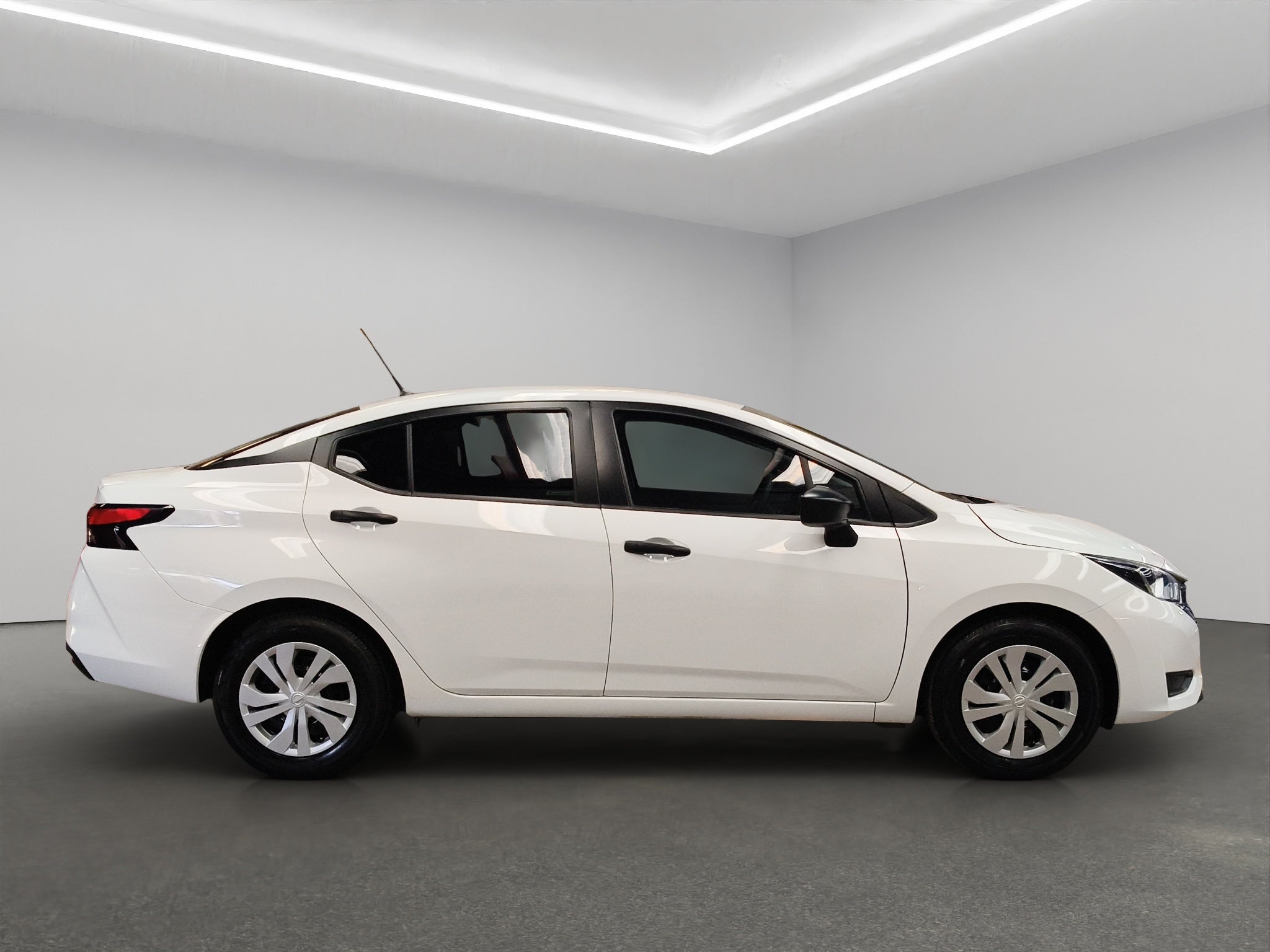 2025 Nissan Versa 4 pts. Sense, CVT, a/ac., R-15 (línea anterior)