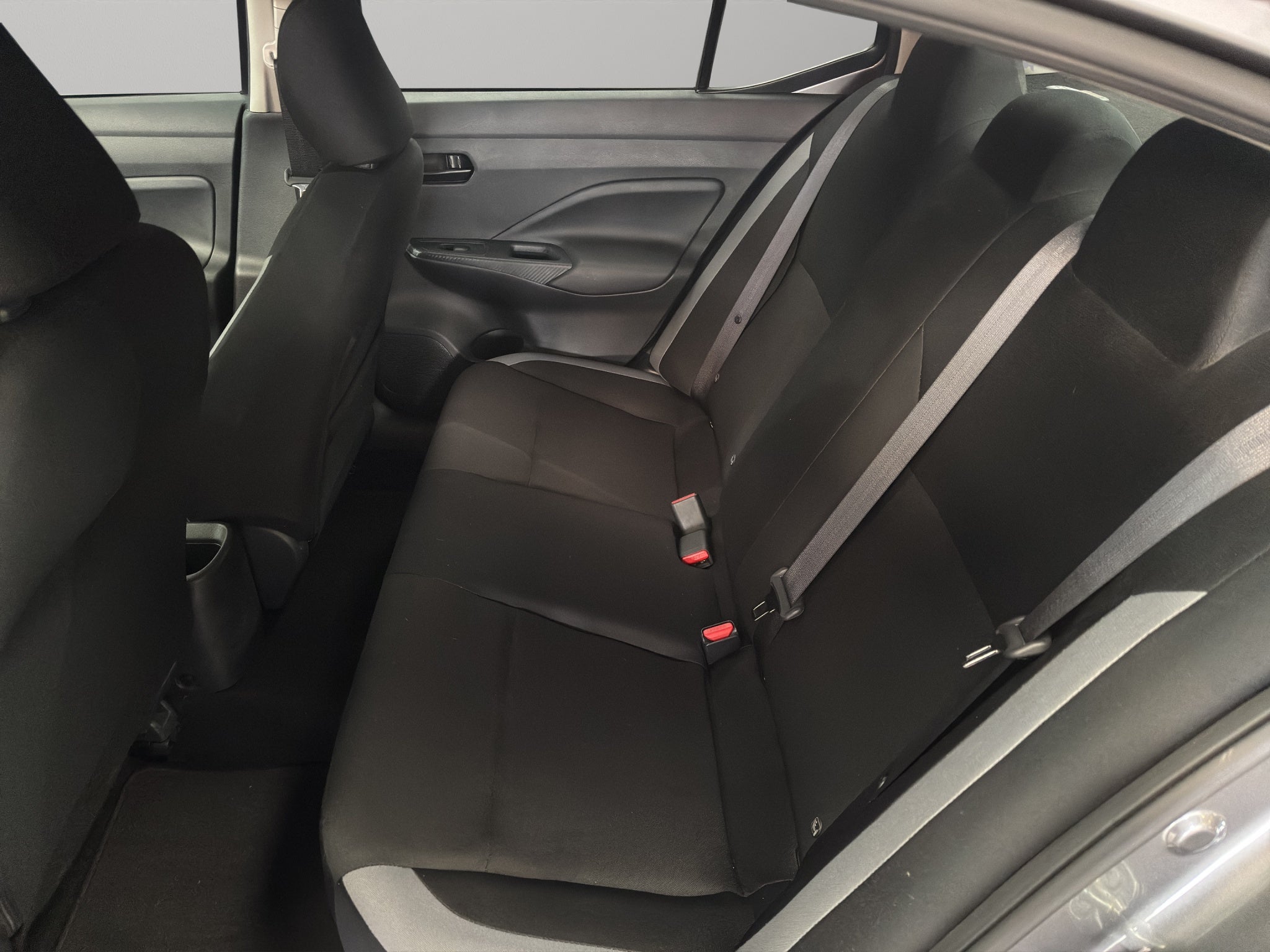 2025 Nissan Versa 4 pts. Sense, TM5, a/ac., R-15 (línea anterior)