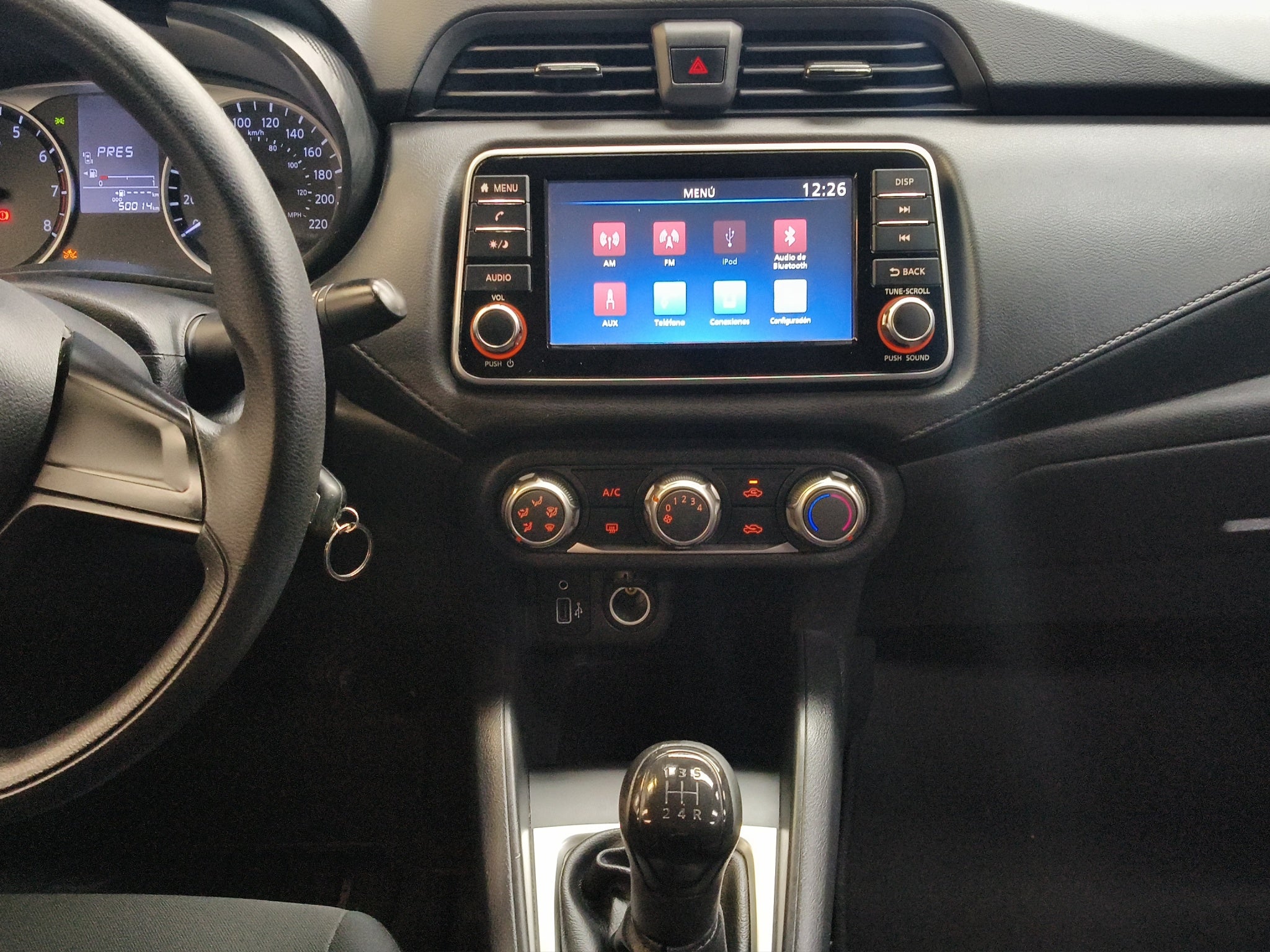 2024 Nissan Versa 4 pts. Sense, TM5, a/ac., R-15