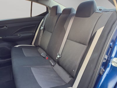 2020 Nissan Versa 4 pts. Advance, CVT, a/ac., VE, f. niebla, RA-16 (línea anterior)