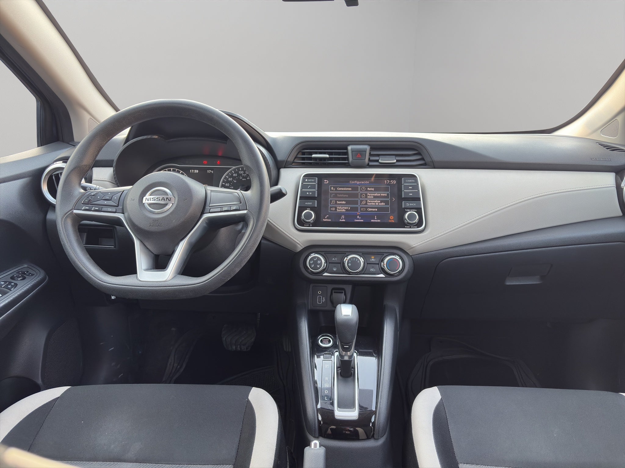 2020 Nissan Versa 4 pts. Advance, CVT, a/ac., VE, f. niebla, RA-16 (línea anterior)