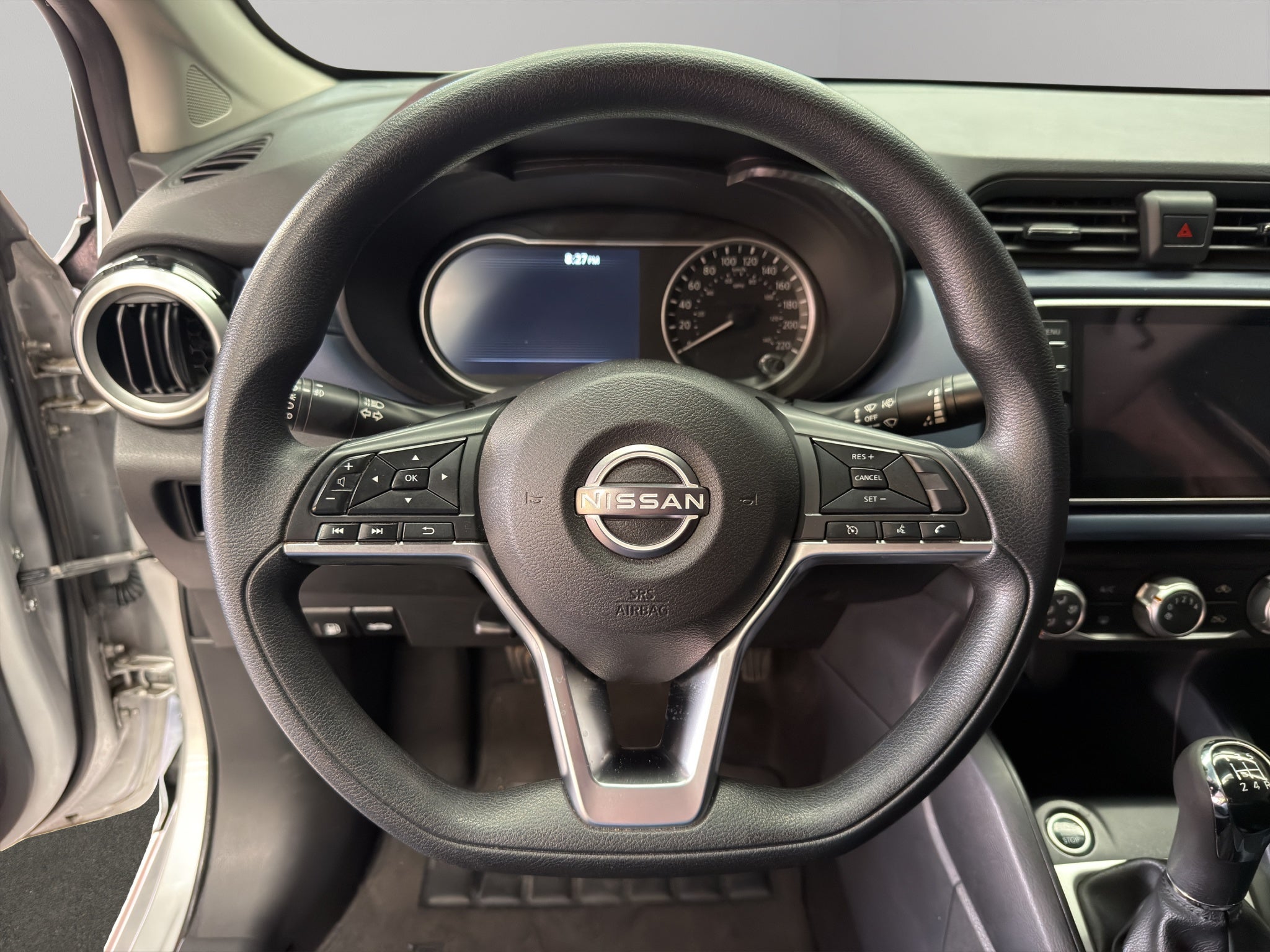 2023 Nissan Versa 4 pts. Advance, TM5, a/ac., f. niebla, RA-16 (cambio de línea)