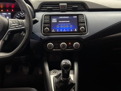 2023 Nissan Versa 4 pts. Advance, TM5, a/ac., f. niebla, RA-16 (cambio de línea)