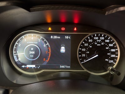 2023 Nissan Versa 4 pts. Advance, TM5, a/ac., f. niebla, RA-16 (cambio de línea)